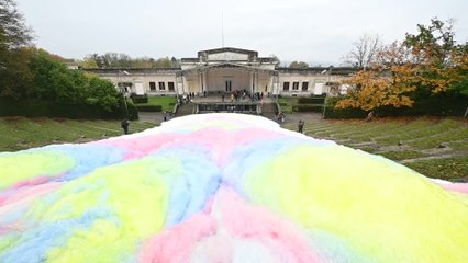 Island of Foam: peinture éphémère de l’artiste allemande Stéphanie Luening au Théâtre de Verdure à Namur