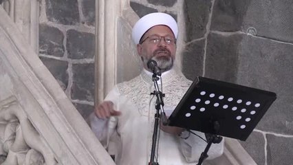 Download Video: DİYARBAKIR - Diyanet İşleri Başkanı Erbaş, Diyarbakır Ulu Cami'de cuma hutbesi irad etti (5)