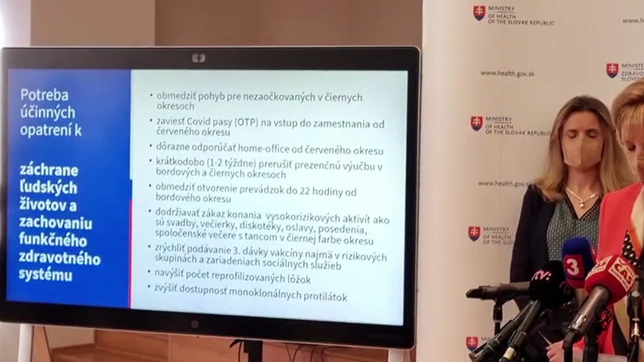 ZÁZNAM: Konzílium odborníkov navrhuje meniť pandemickú PN a používať COVID passy v práci
