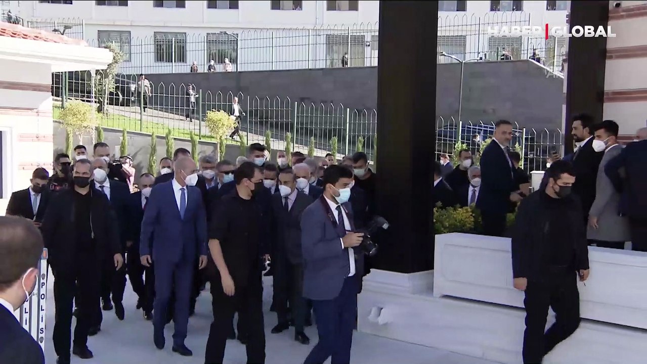 Cumhurbaşkanı Erdoğan, cuma namazını Hacı Nusret Yıldırım Camisi'nde kıldı