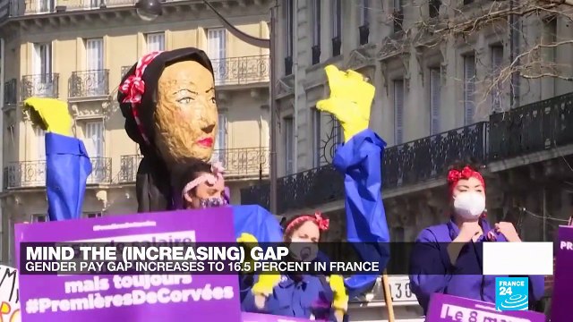 Plastic surgery addiction: New laws in England prevent under-18s from getting Botox