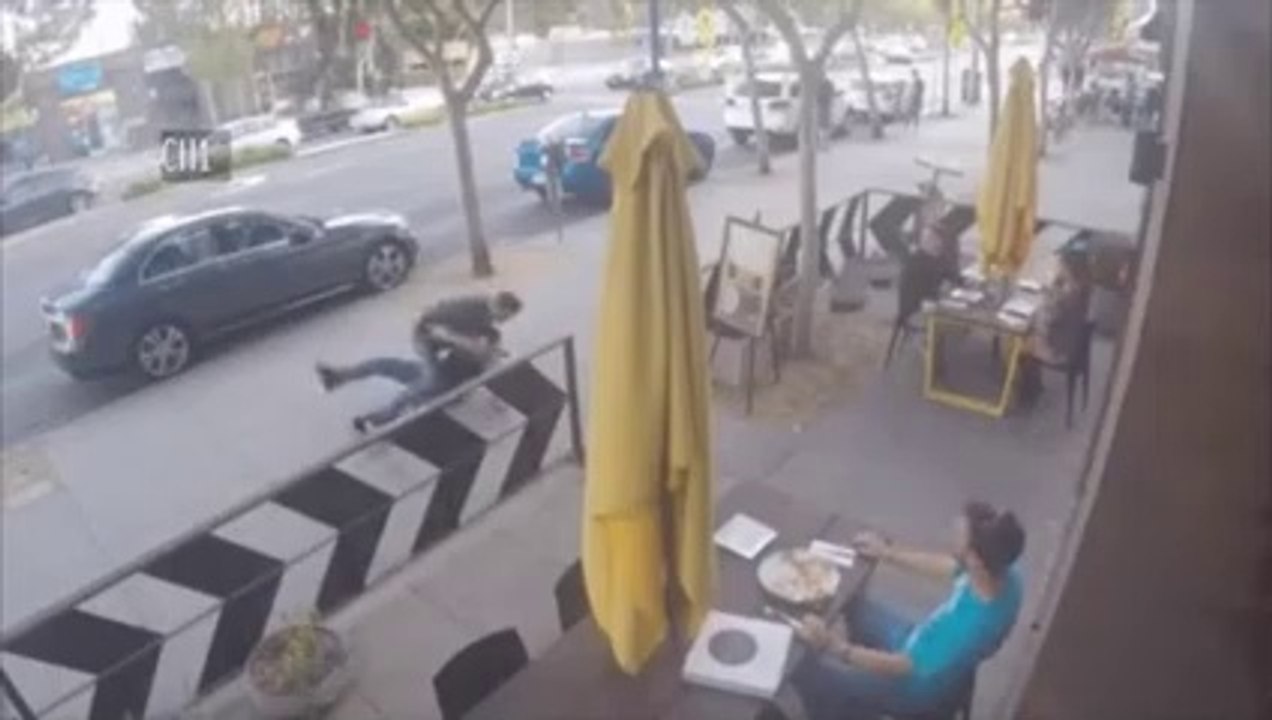 Il stoppe une bagarre avec une pizza