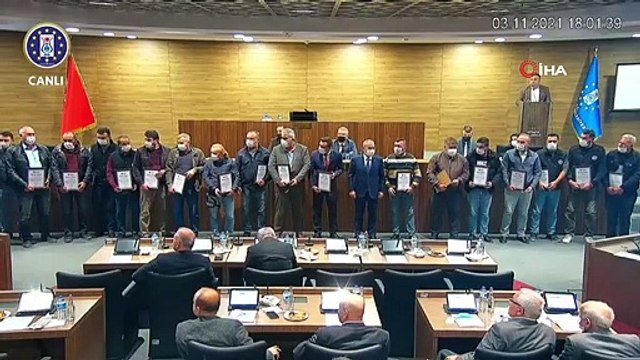 Meclis üyesinin takkesini çıkartmasını istediği işçi: Takkemle daha yakışıklıyım