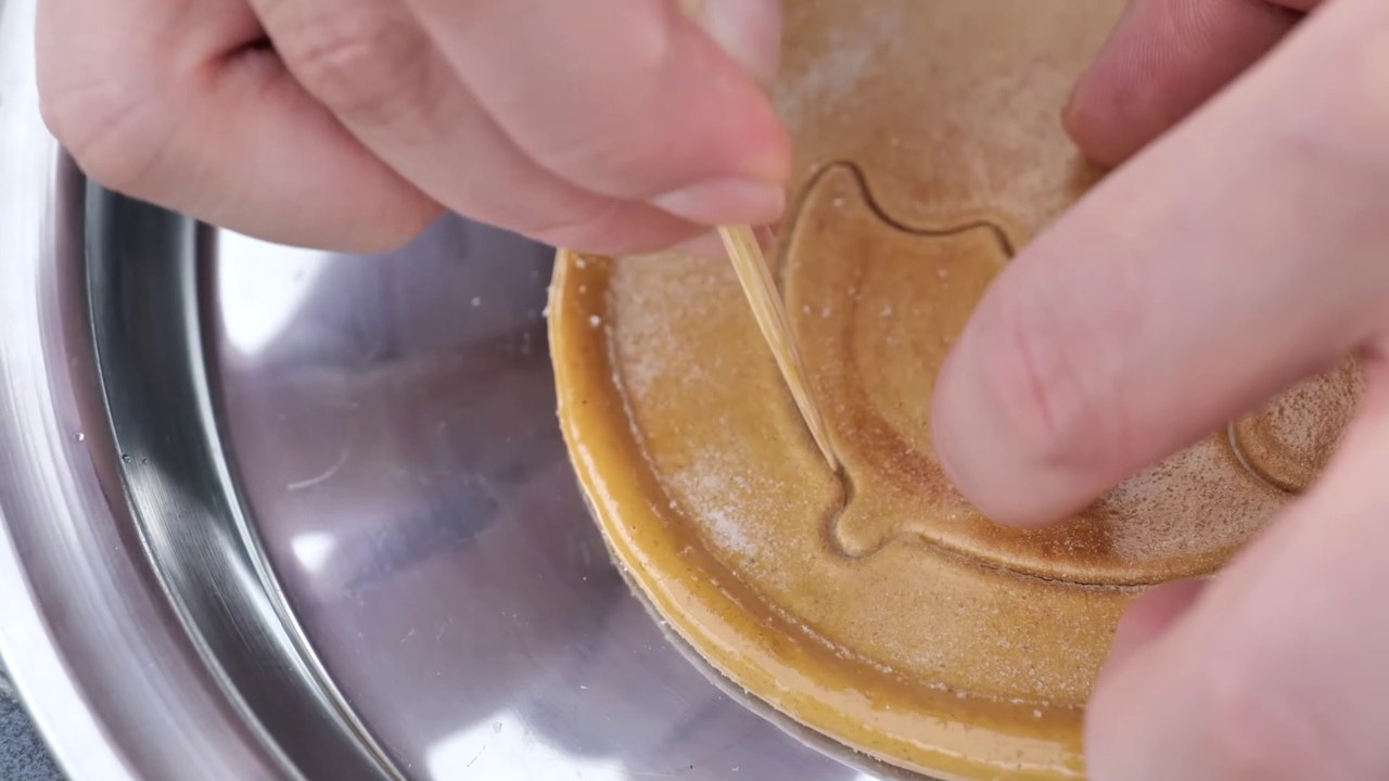 How Netflix Squid Game Umbrella Dalgona is Made | Korean Street Food