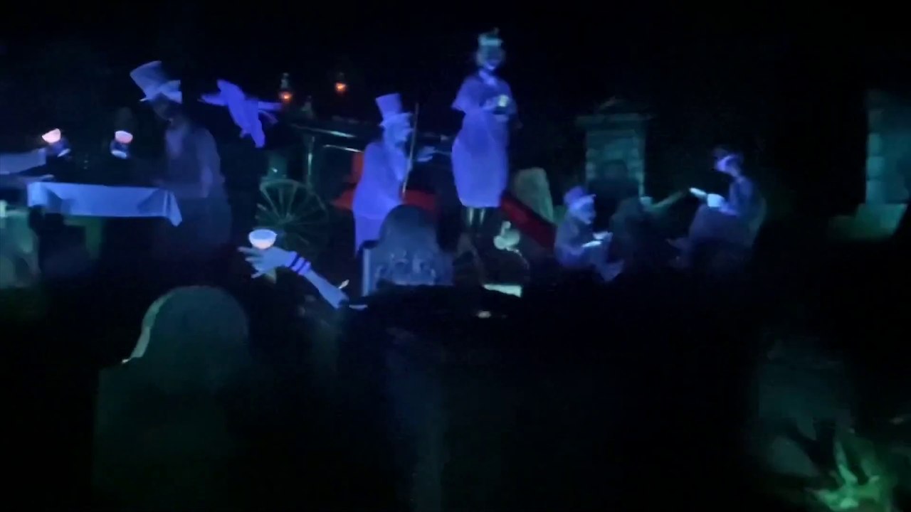 The Haunted Mansion Dark Ride (Disneyland Theme Park - Anaheim, CA) - 4K Dark Ride POV Experience