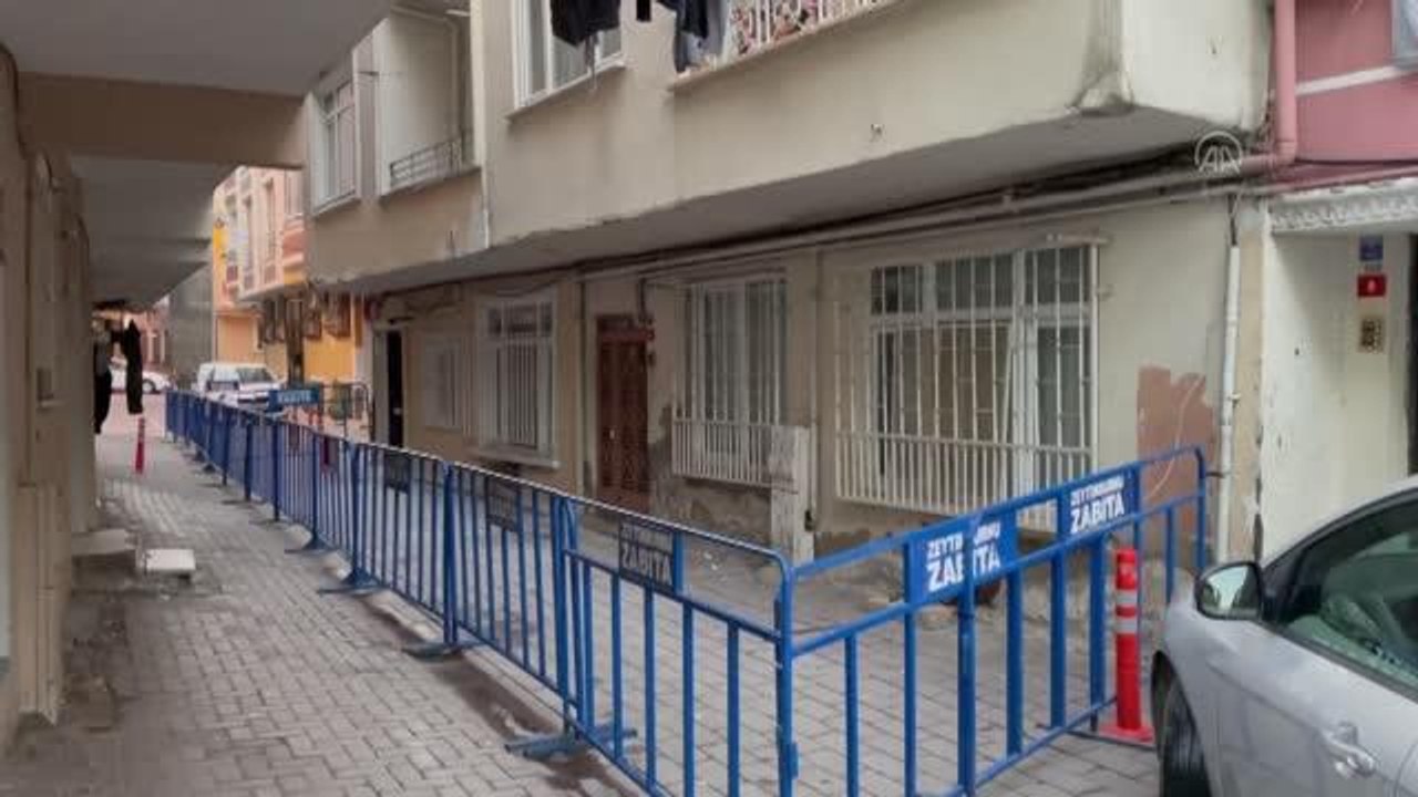 Zeytinburnu'nda zemin katında çökme olan bina ile bitişiğindeki apartman mühürlendi