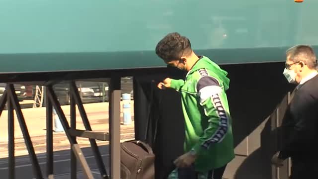 Caras largas de los jugadores del Betis tras la derrota en Alemania