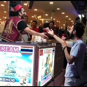 Quand le vendeur de glaces se fait avoir par son client