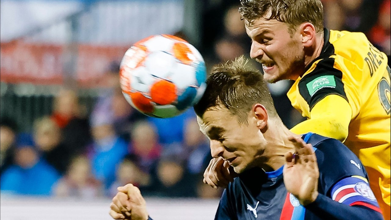 Holstein Kiel v Dynamo Dresden