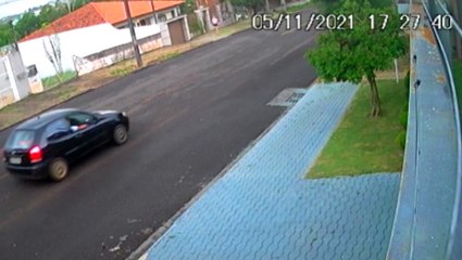 Câmera flagra forte colisão na região central