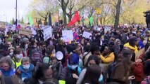 Miles de jóvenes protestan junto a Greta Thunberg contra el 