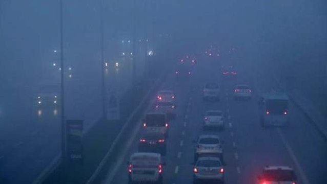 İstanbul'da göz gözü görmüyor! Sis her yeri kapladı, feribot seferleri iptal