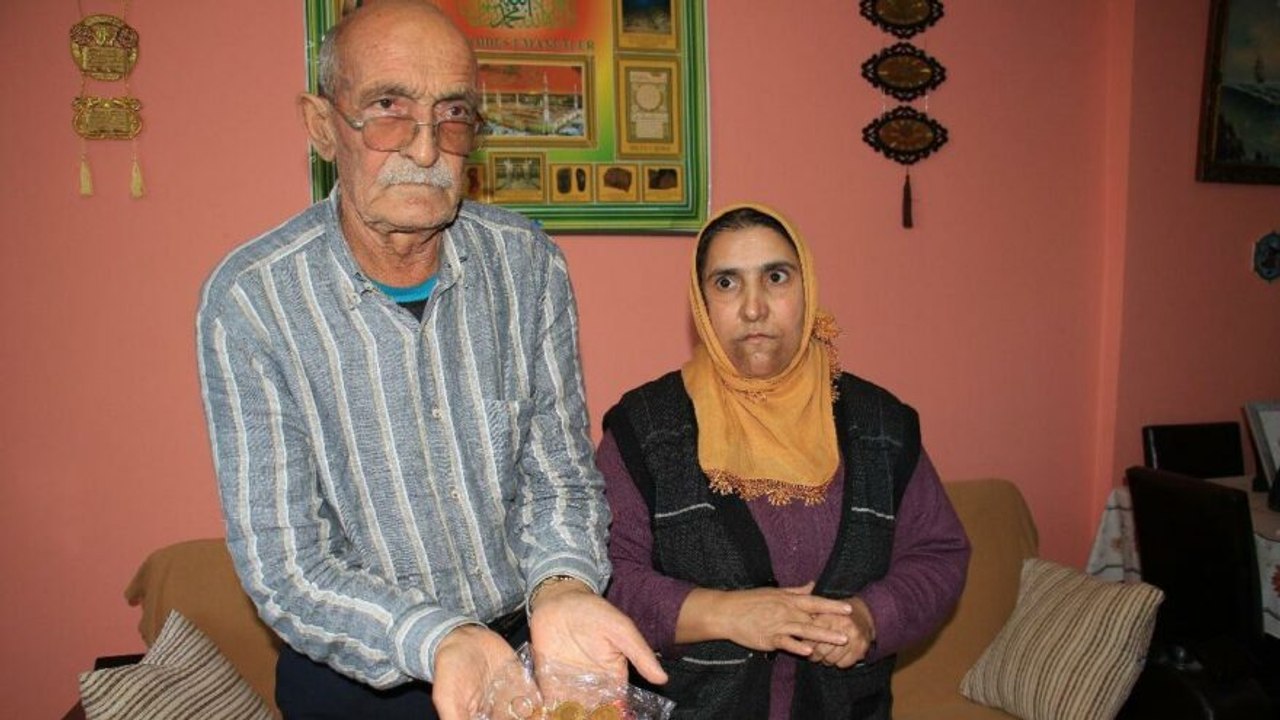 Biriktirdikleri altınları baca boşluğuna düşürdüler