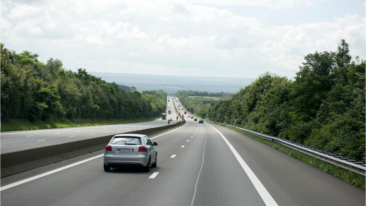 Belgique : un automobiliste flashé à plus de 300km/h ne risque rien