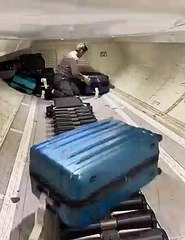 How Airlines  Load Bags In A Plane