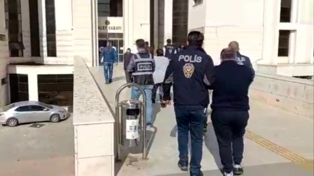 Polisten Edremit Körfezi ilçelerinde fuhuş baskını