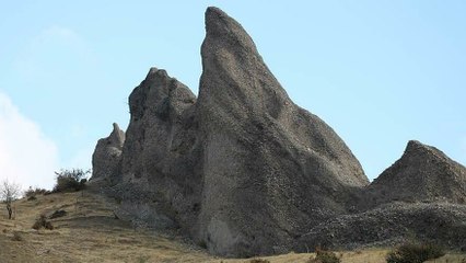 Kimine göre ‘veli bacaları’, kimine göre ‘ejderha kayalıkları’