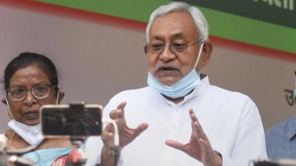 Скачать видео: Bihar Liquor Ban:Alcohol being sold under Nitish Govt's nose