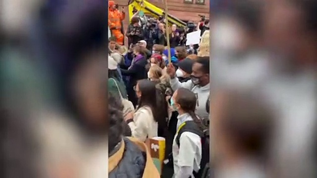 Cop26, Greta Thunberg in marcia al corteo di pr...