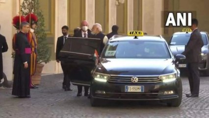 Fact Check: PM Modi travelled in taxi to meet Pope?