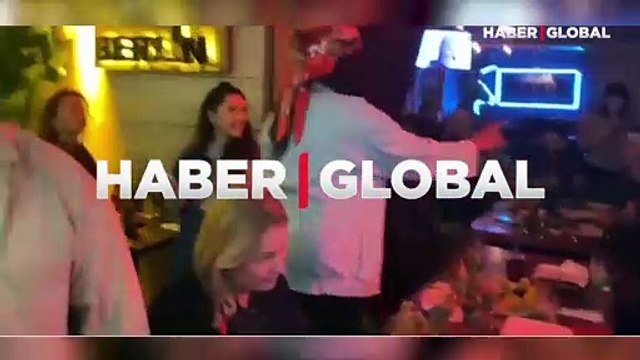 Sahte Rihanna, Karaköy'ü birbirine kattı! İkizi kadar benziyor