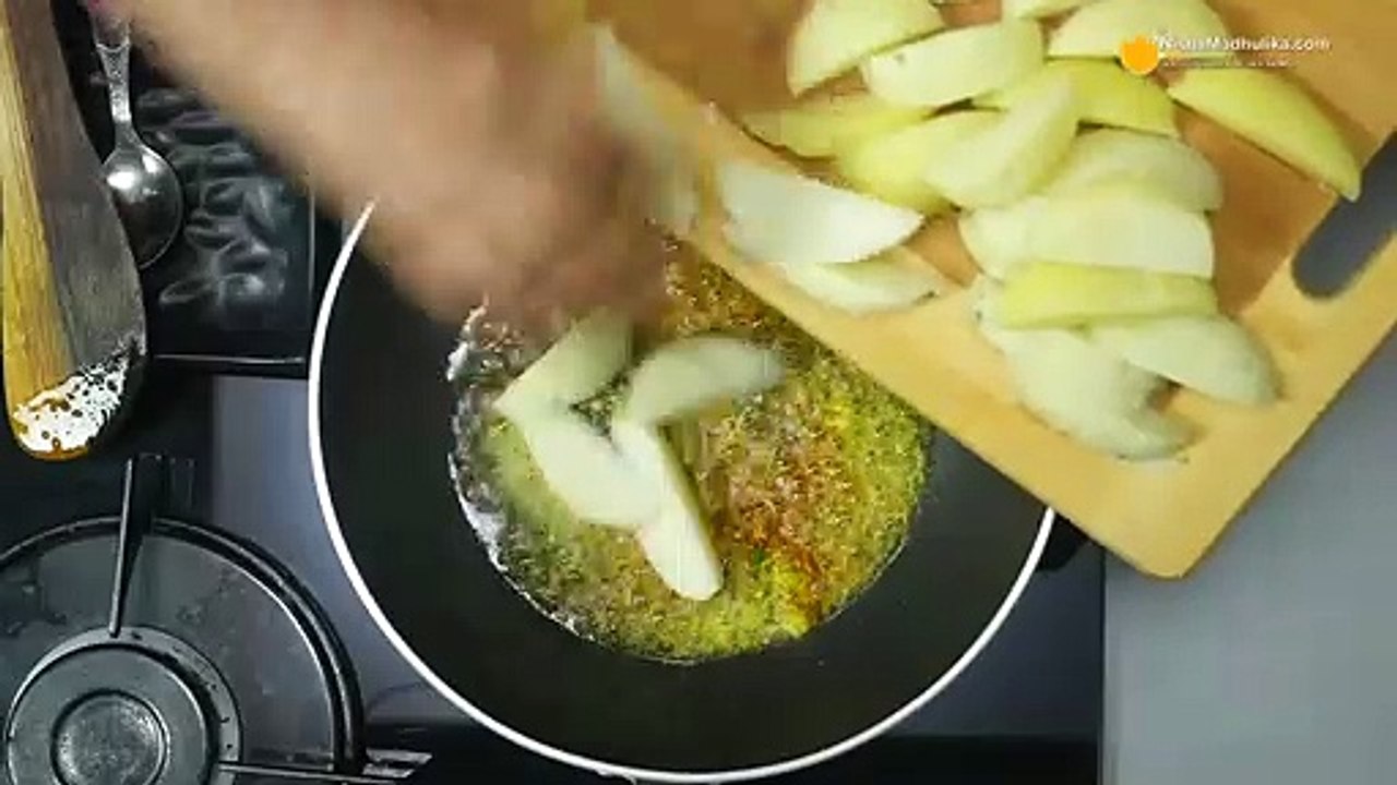 चटपटे जीरा आलू, सब्जी भी-चाट भी । Jeera Wale Aloo | Spicy Dry Aloo Sabji | Potatoes with Cumin Seeds