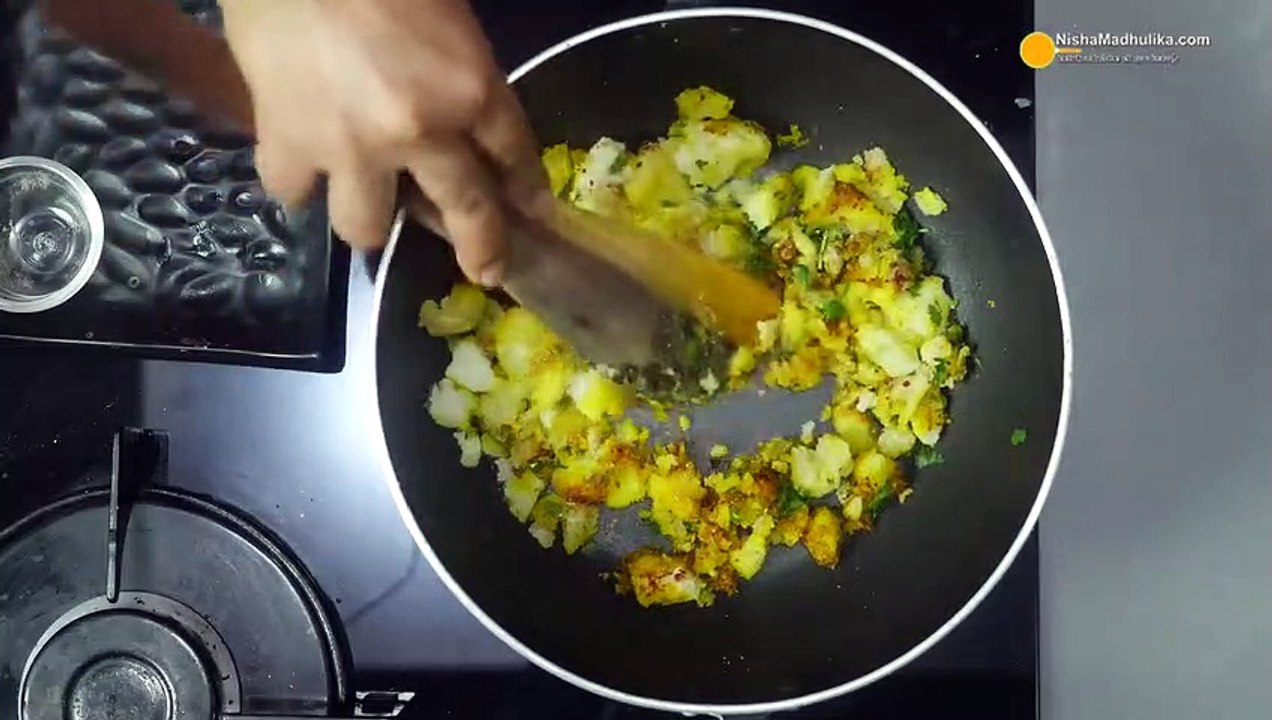 तन्दूरी नान, एकदम सॉफ्ट, भरवां,  तवा या पैन में बनायें। Plain n Stuffed Tandoori Naan on Tawa or Pan