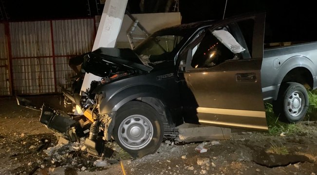 Aparatoso choque deja sin luz a varias colonias en Zapopan