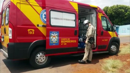 Tải video: Corpo de Bombeiros e socorrista de folga salvam vítima que estava em cima do Viaduto da Rocha Pombo