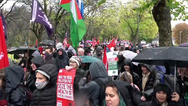 Miles de personas se manifiestan en Glasgow para exigir acciones climáticas