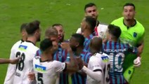 Beşiktaş-Trabzonspor maçında son düdüğün çalmasıyla saha karıştı! Uğurcan Çakır kırmızı kart gördü