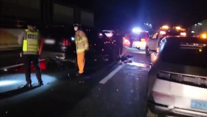 고속도로서 승용차·SUV 추돌...3명 부상 / YTN