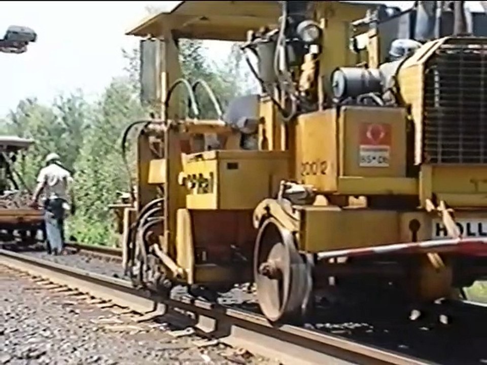 Mighty Machines - At The Train Yard (2001 US Anchor Bay Entertainment VHS Release)