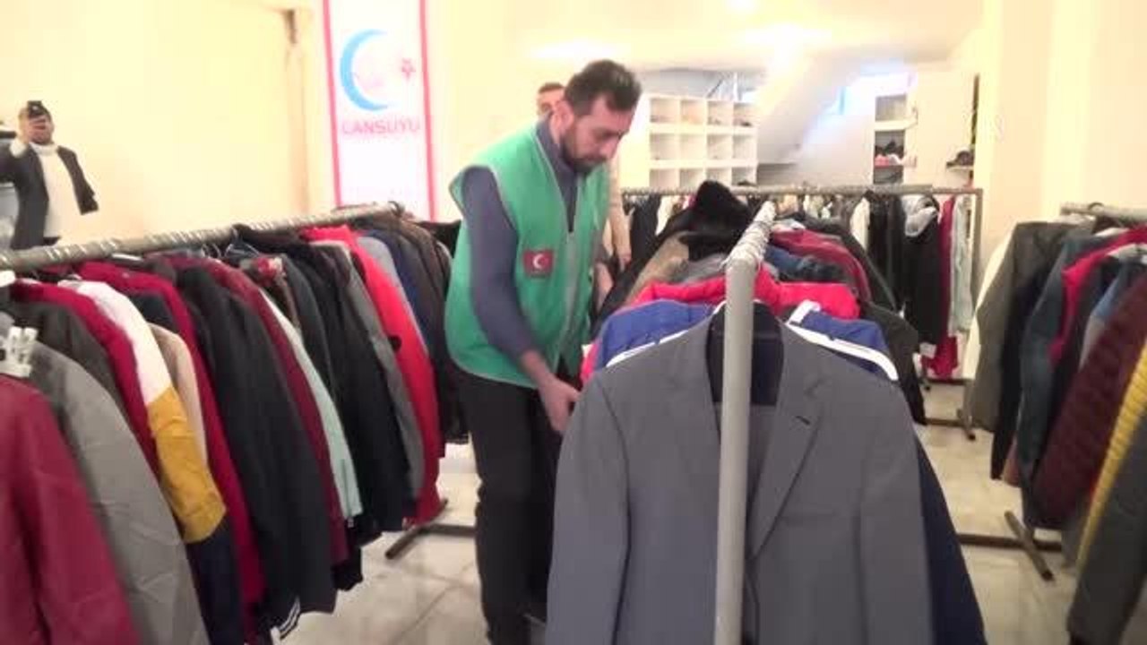 İhtiyaç sahiplerine kışlık bot ve mont dağıtıldı