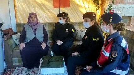 Ayşe nine komandolar üşümesin diye ördü, yürekleri ısıttı