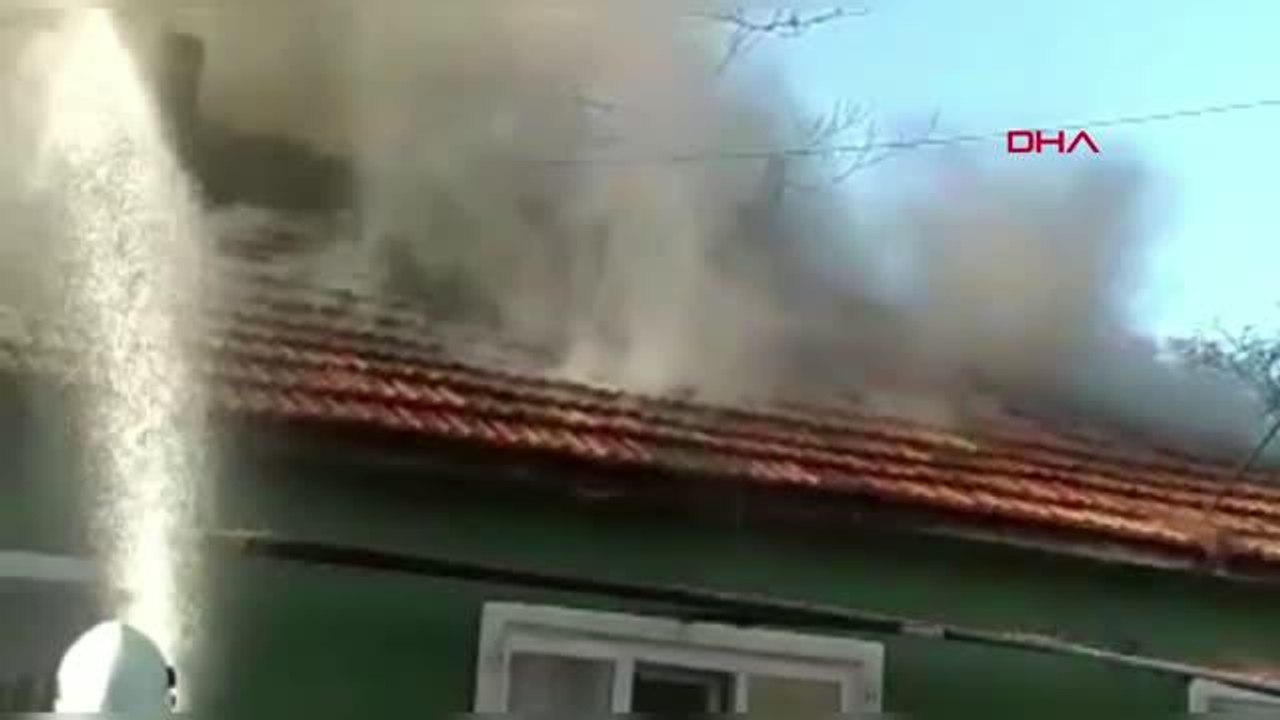 BURDUR'DA KORKUTAN EV YANGINI
