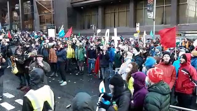 Police kettle protesters