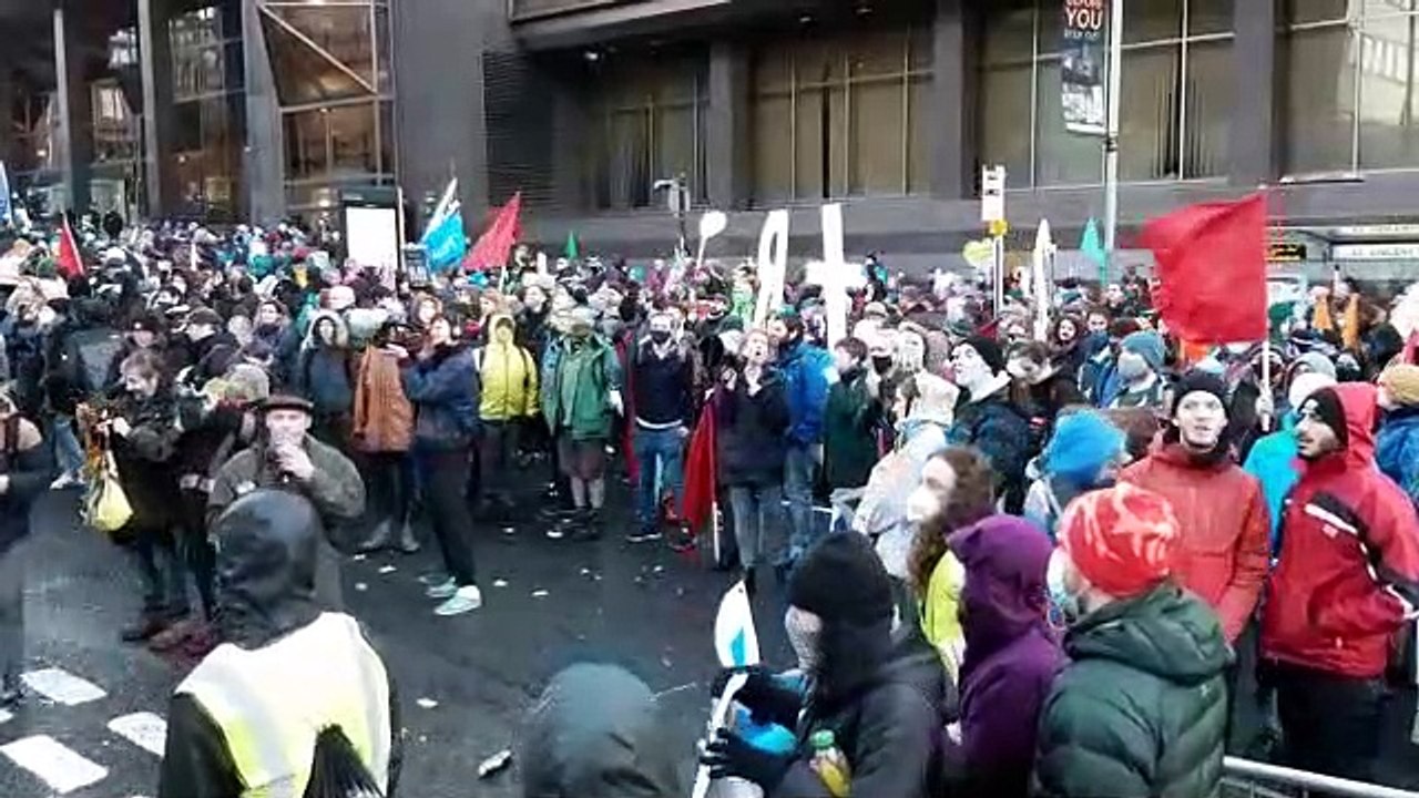 Police kettle protesters