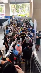 Mọi người xếp hàng chật cứng trải nghiệm đường sắt Cát Linh - Hà Đông