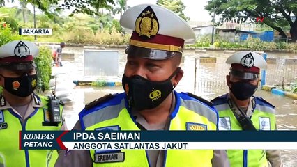 Pintu Masuk Ancol Gerbang Barat Ditutup Sementara Karena Banjir Rob dan Luapan Kali Ancol