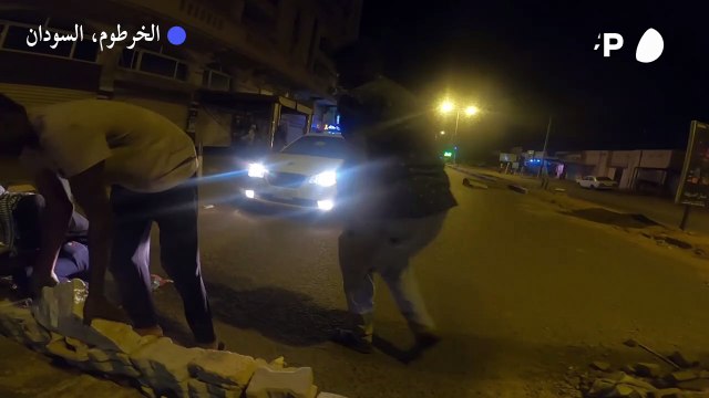 المحتجون ضد الانقلاب في السودان يغلقون شوارع العاصمة غداة دعوات لعصيان مدني