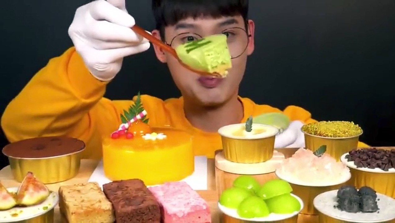 Unlimited cakes coming into bonggil`s mouth