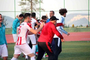 90+8'de gelen gol sonrası saha karıştı