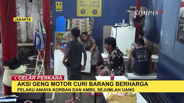Ngeri! Aksi Geng Motor Bersenjata Tajam Rampok Tempat Cuci Mobil di Jalan TB Simatupang Terekam CCTV