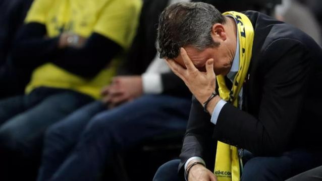 Fenerbahçe taraftarı, Kadıköy'den ayrılmıyor: Ali Koç buraya, hesap ver taraftara