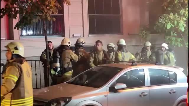 Şişli'de binanın giriş katında çıkan yangın söndürüldü