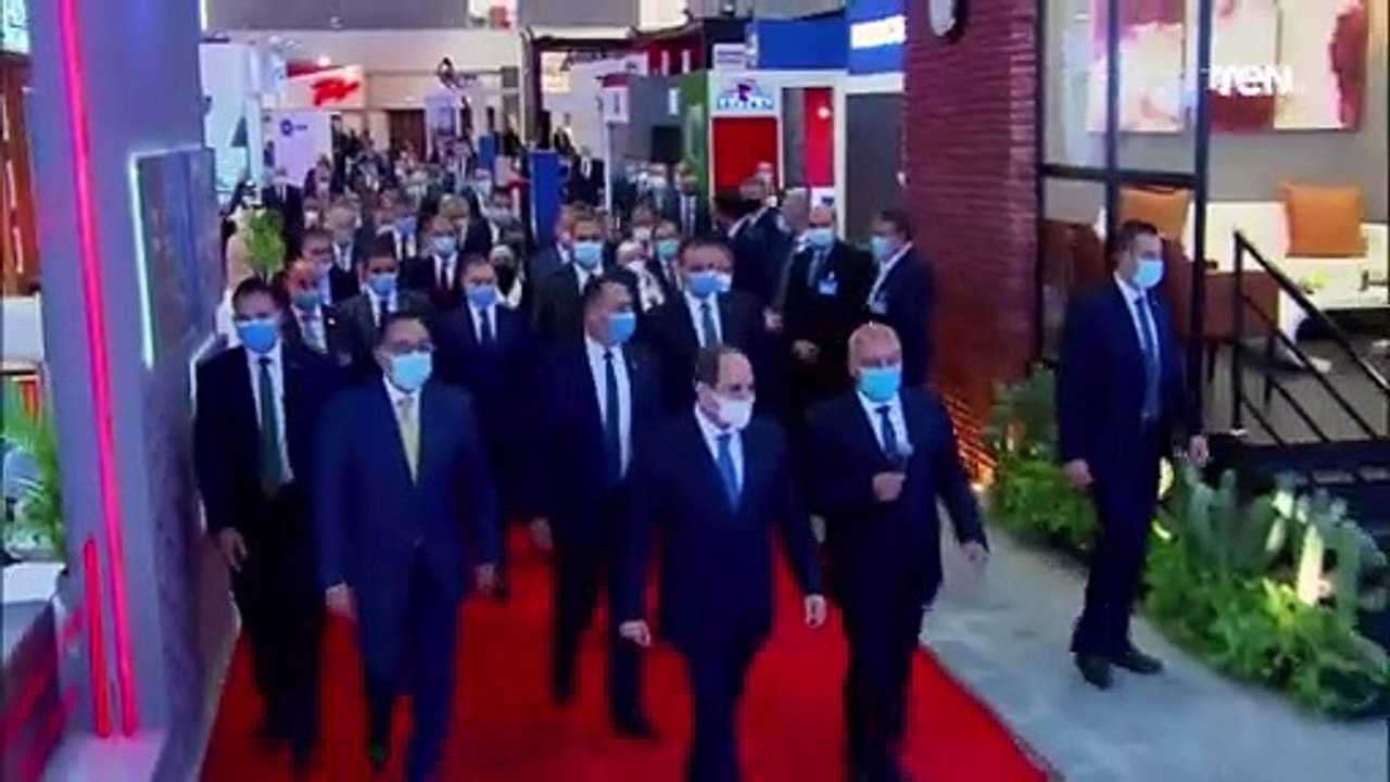 الرئيس السيسي يتفقد معرض ومؤتمر النقل الذكي واللوجيستيات والتحول للنقل الأخضر