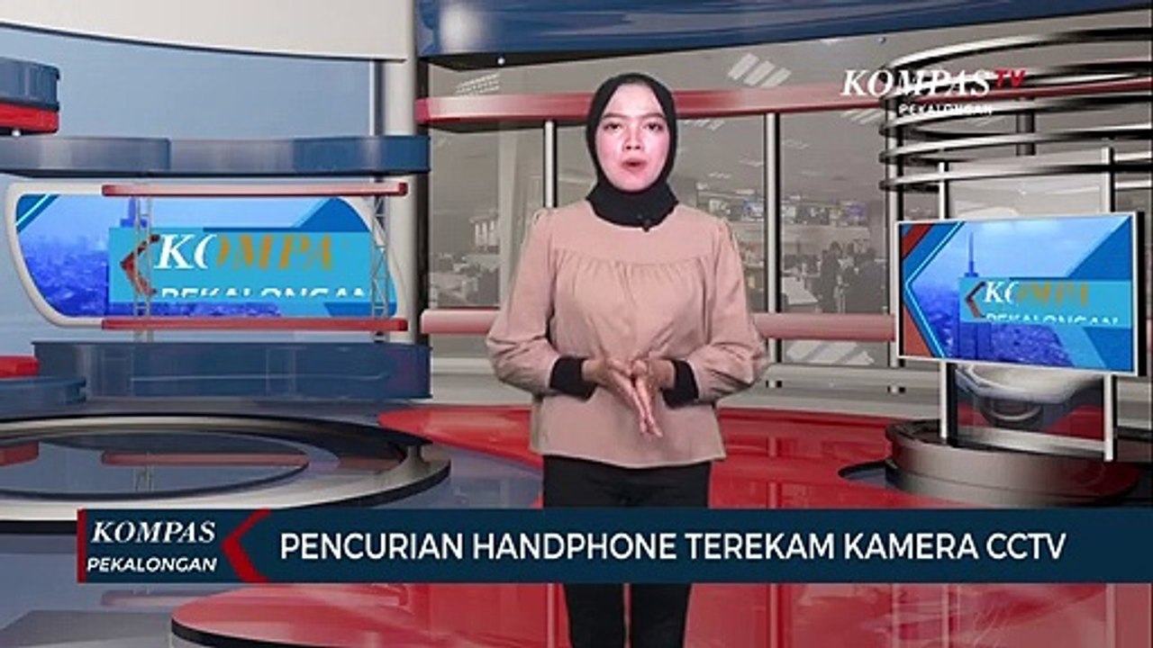 Pencurian Handphone Terekam Kamera CCTV