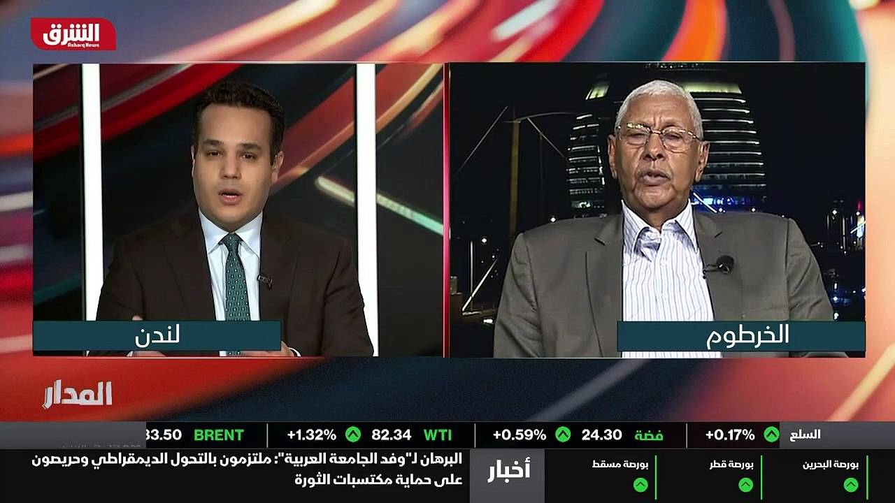 ...في صف كم ويقف في صف مجلس السيادة ويقف في...