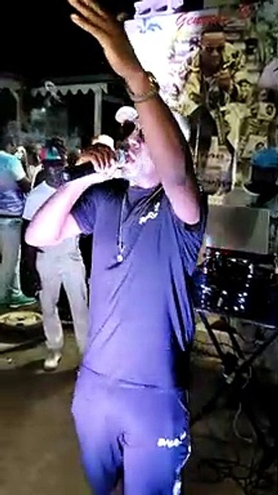 Mr Easy inna reggae dancehall style.